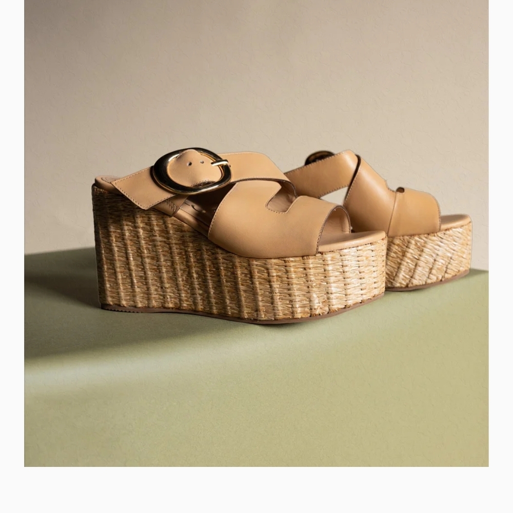FERRUCCI Tan and Gold Wedge Sandals